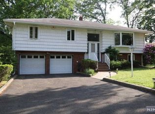154 Kennedy Ct, Paramus, NJ 07652