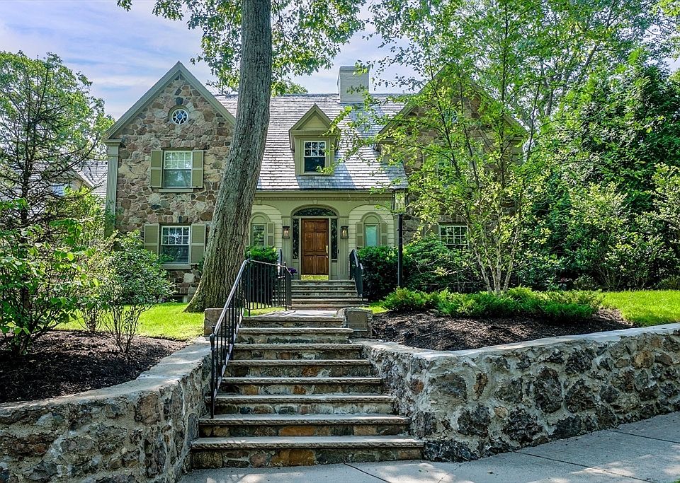 1st image of 10 Hallwood Rd