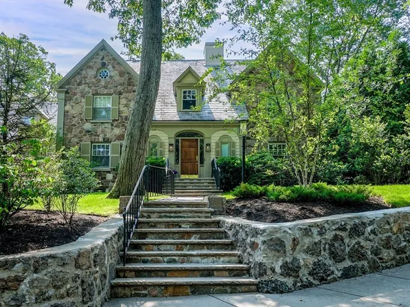 10 Hallwood Rd, Brookline, MA 02467