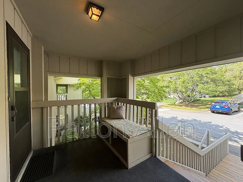 2 bed, 2.0 bath, 988 sqft, $1,449 — Photo 3