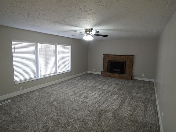 4th image of 1633 Navajo Dr