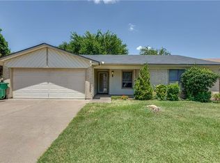 6101 Birchhill Rd, Watauga, TX 76148