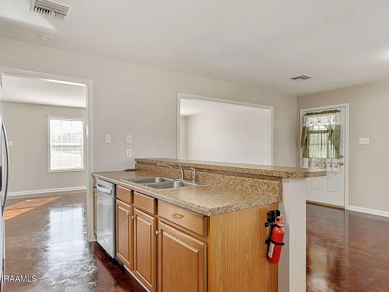 1026 Carmen Dr — Photo 15