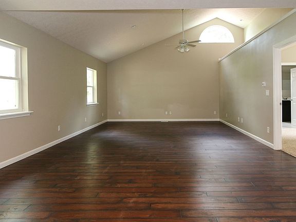 4th image of 2607 Smith Dr