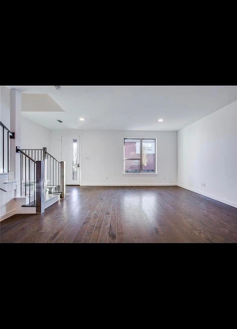 1554 Ludlow St — Photo 1