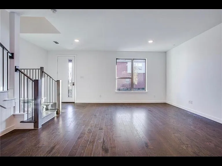 1554 Ludlow St — Photo 1