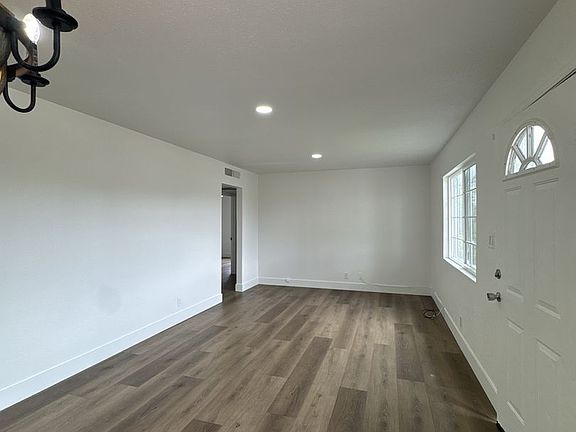 3rd image of 786 E North Way