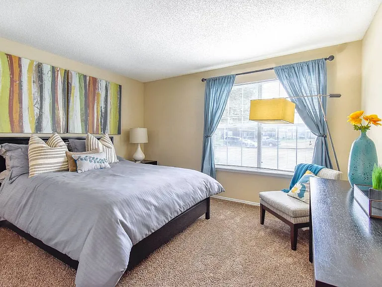Riverset Apartments — Photo 9