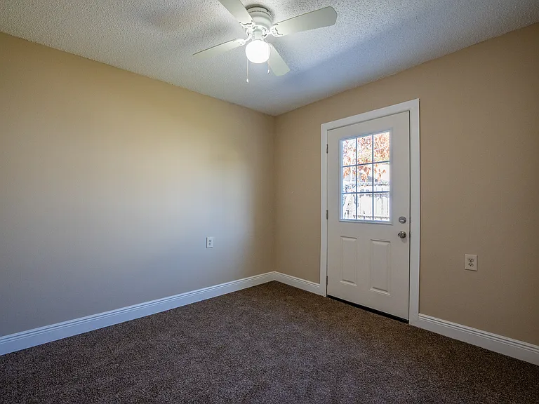 1025 Clovercrest Rd — Photo 13