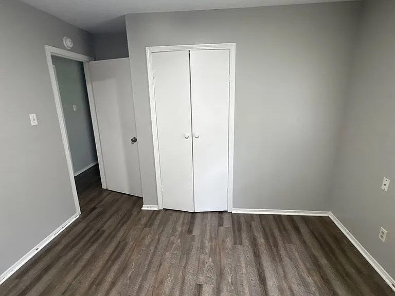 1541 Roosevelt Ave — Photo 2