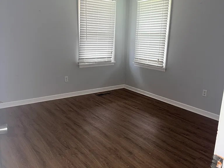 210 Edison Ave — Photo 9