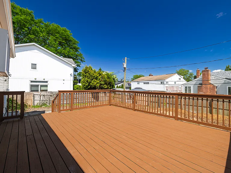 561 Woodbury Rd — Photo 16