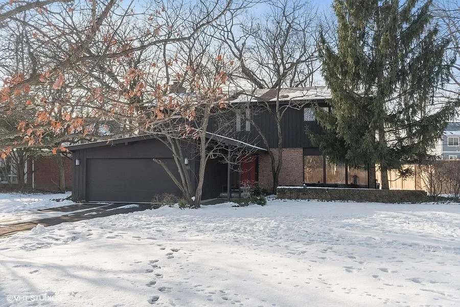 417 Woodvale Ave photo 1