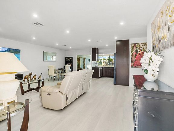4th image of 6613 Dahlia Drive