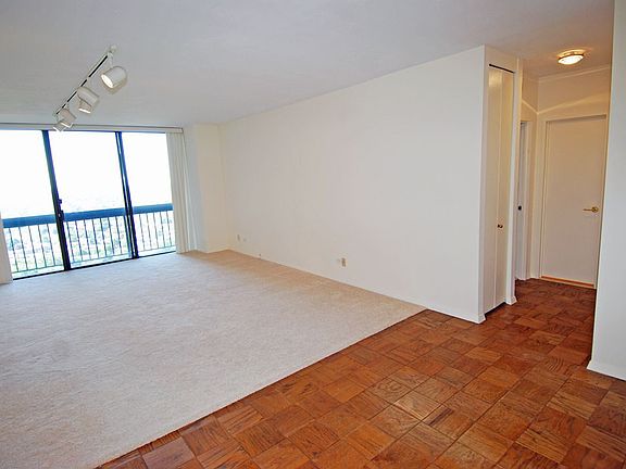 3rd image of 26910 Grand Central Pkwy APT 23Y
