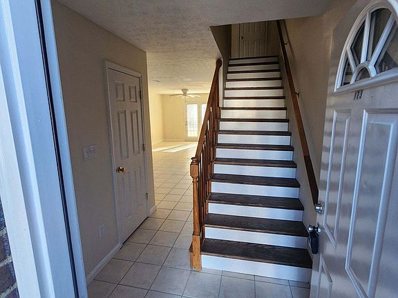 3rd image of 123 Ash Ct #123