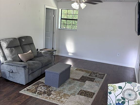 2nd image of 111 Bluebonnet Dr