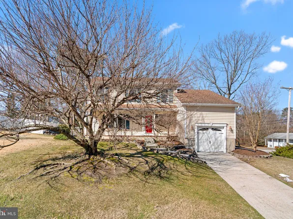 8390 Armstrong Dr, Pasadena, MD 21122