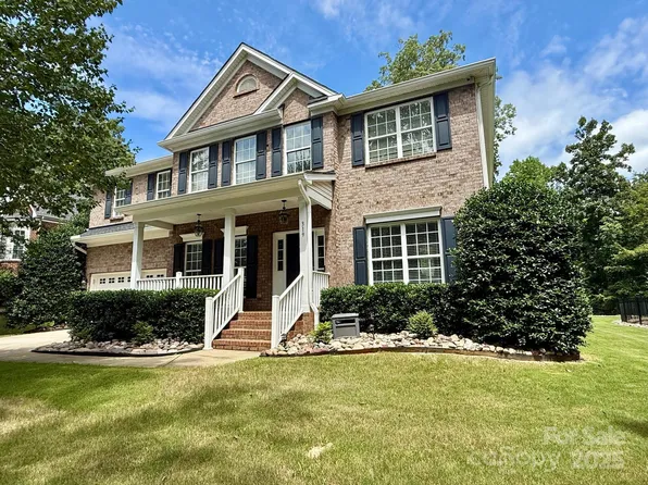 319 Forest Walk Ln, Fort Mill, SC 29708