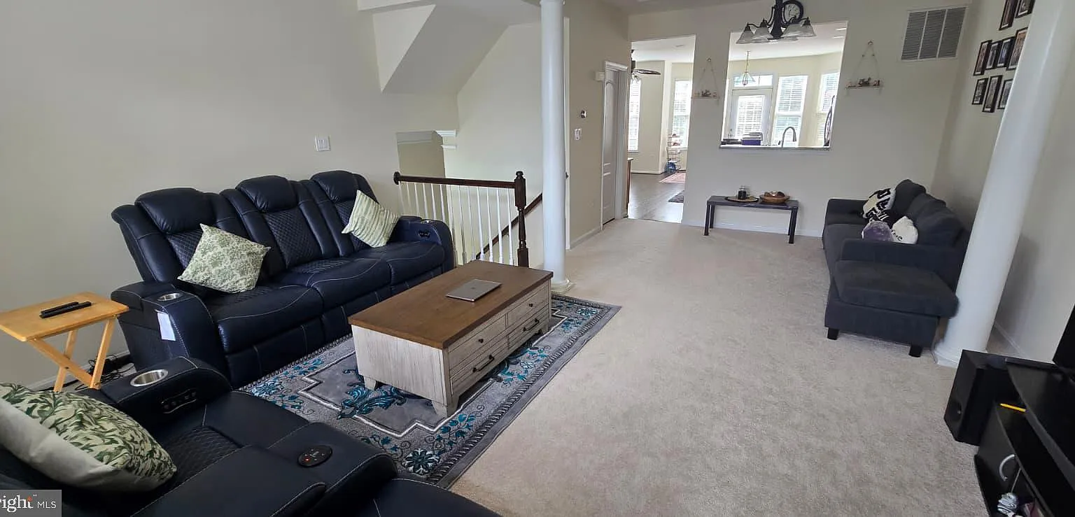 3 bed, 4.0 bath, 2384 sqft, $3,250 — Photo 4