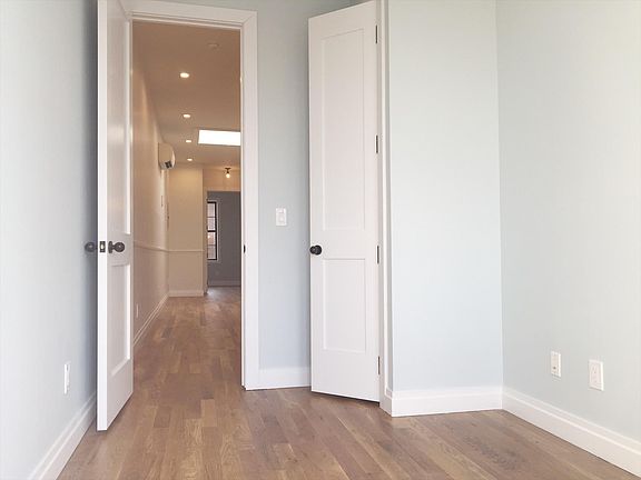 2nd image of 331 Melrose St APT 03R