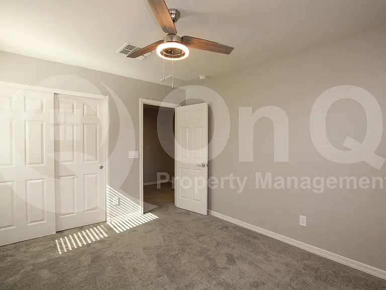 5742 W Raymond St — Photo 8