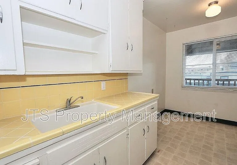 4439 V St #5 — Photo 36