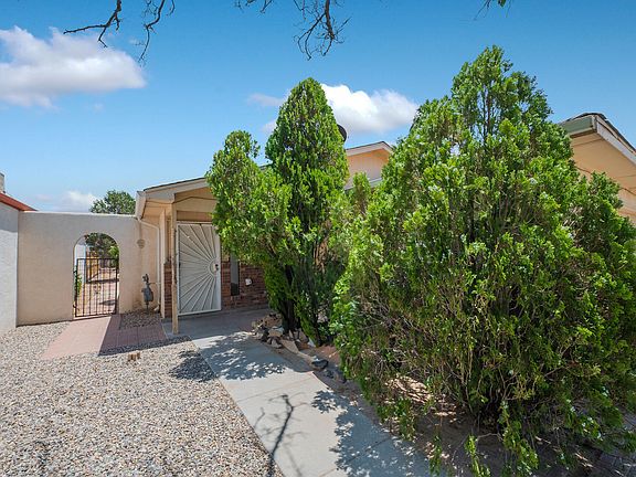 4th image of 872 Entrada Dr SW