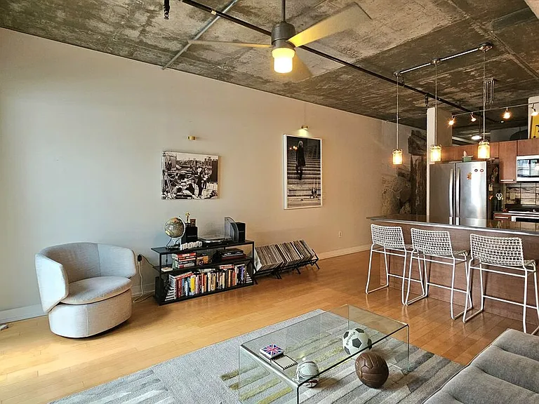 645 W 9th St #609 — Photo 13