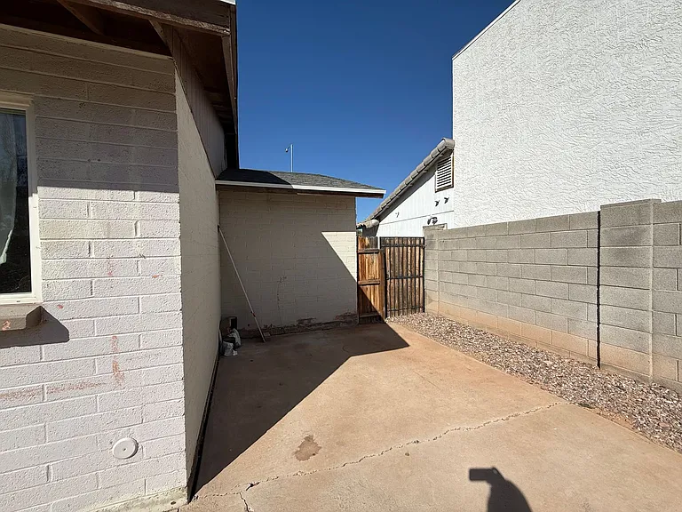 2263 E Hampton Ave — Photo 20