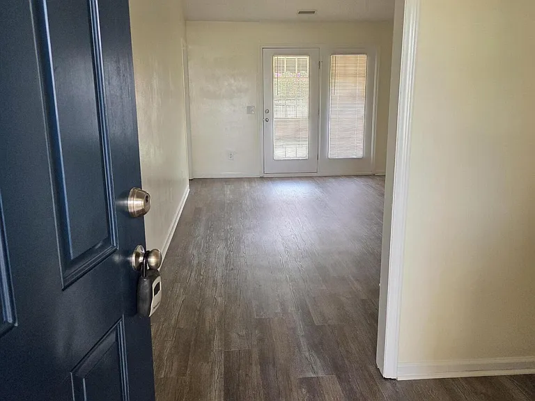 1200 Saint Charles Cir — Photo 3