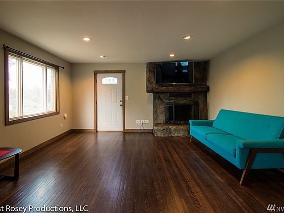 3rd image of 2218 S 132nd St
