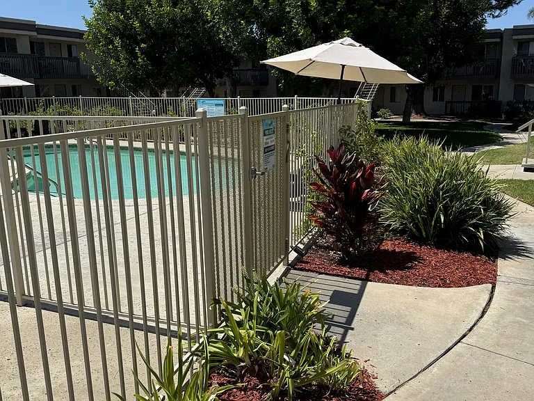 Vista del Sol Apartments — Photo 9