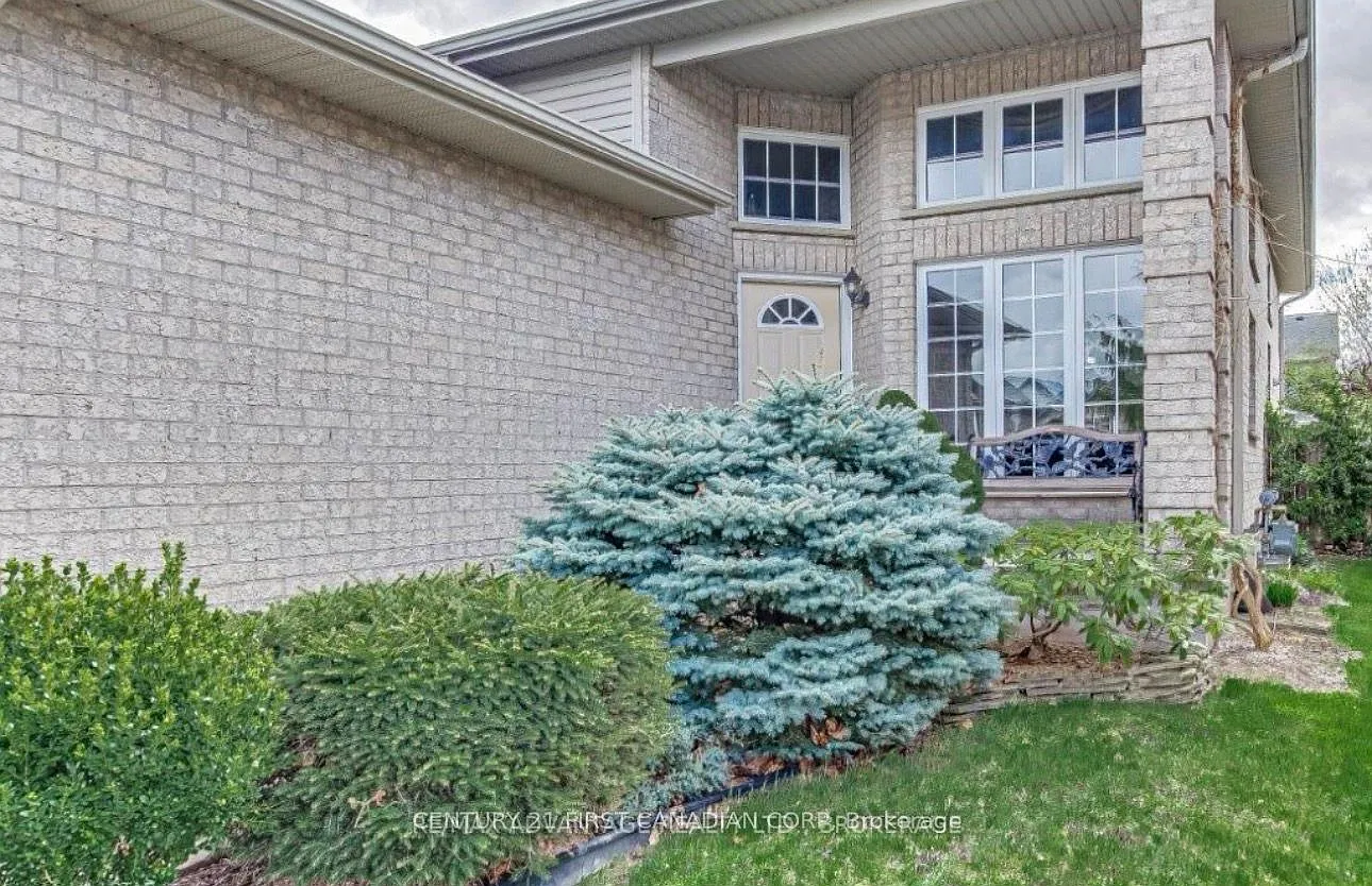 4 bed, $2,700 — Photo 2