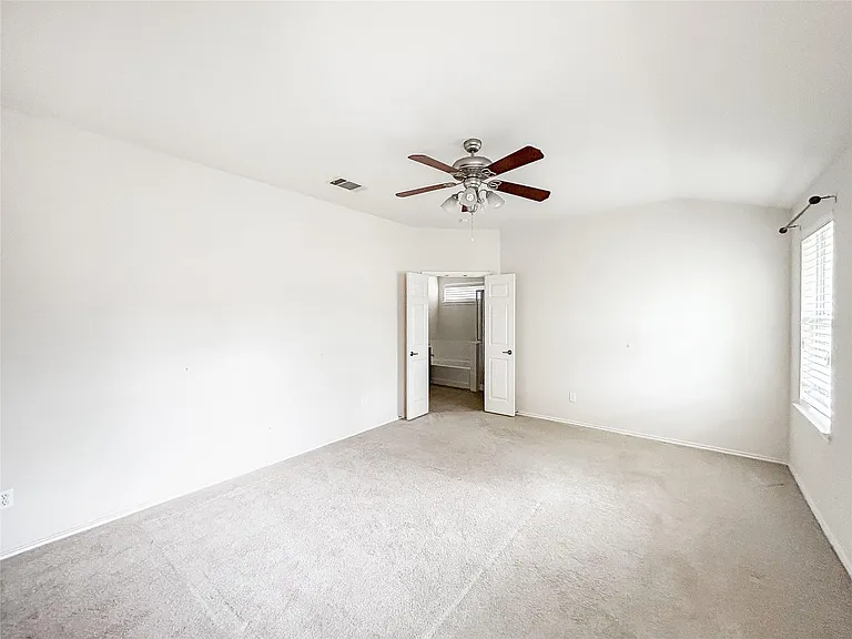 7810 Squirrel Hollow Dr — Photo 30