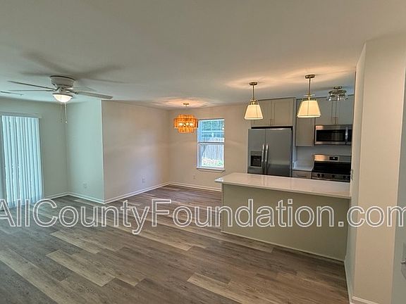 2nd image of 123 Woodduck Dr #B