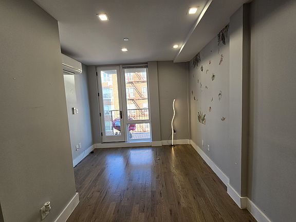 4th image of 615 E 17th St #5J
