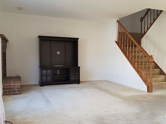 4th image of 1177 Foxglove Ln #1177