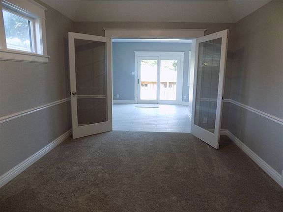 5th image of 233 E Irvington Ave