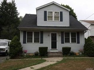 12 Brown Blvd, Wheatley Heights, NY 11798