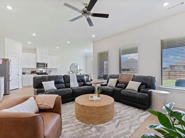 457 N Goose Xing, Farmington, AR 72730