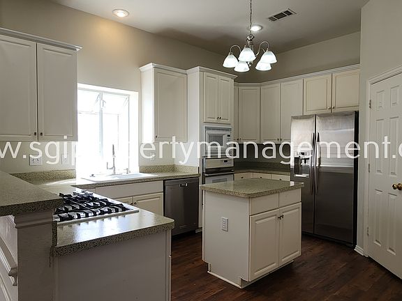 4th image of 977 Parker Dr