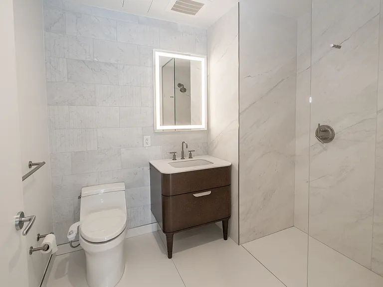 One Park Condos — Photo 23