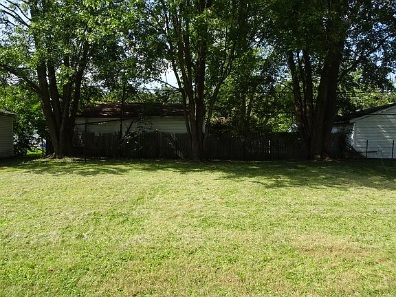 3rd image of 1113 Martinique Dr