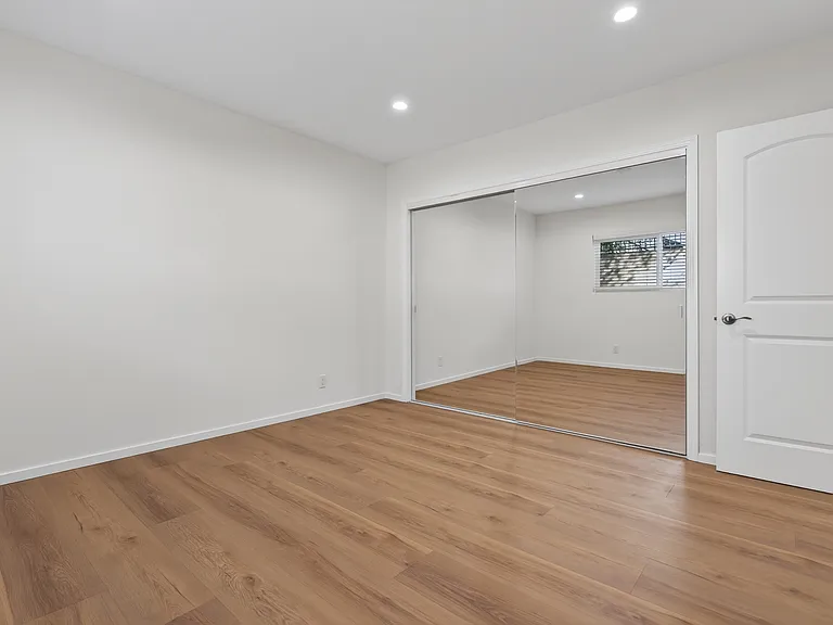2539 Manhattan Ave — Photo 14