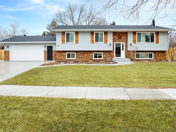 3714 12th St S, Fargo, ND 58104