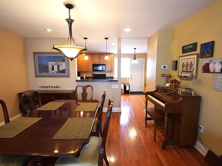 8018 Chelwynde Ave — Photo 12