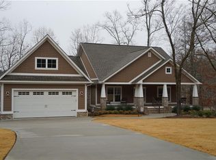 110 Pointe Harbor Dr, Seneca, SC 29672