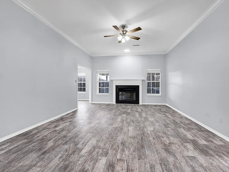 3401 Kinross Dr — Photo 2