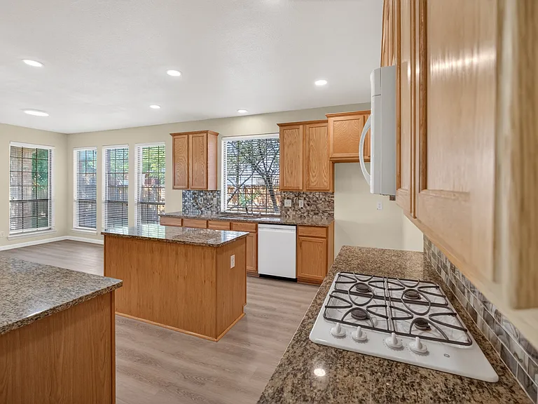 2616 Cove Dr — Photo 10